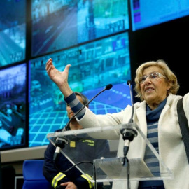 Manuela Carmena, alcaldesa de Madrid, en su visita al Centro Integral de Seguridad y Emergencias. EFE/Chema Moya