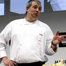 Fotografía de archivo, tomada el 27 de enero de 2010, del conocido chef bilbaíno Aitor Basabe. /EFE