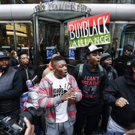 Manifestantes piden la dimisión del alcalde de Chicago hace unos días por el caso del asesinato de Laquan McDonald. /EFE