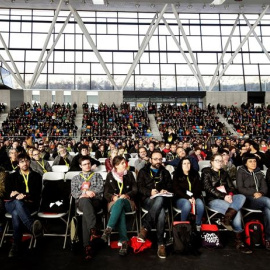 Los diputados electos de la CUP y los exdiputados en la primera fila, durante Asamblea Nacional abierta que la CUP. EFE/Alberto Estévez