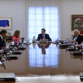 Mariano Rajoy preside una reunión del Consejo de Ministros. REUTERS/Andrea Comas