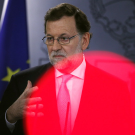 El presidente del Gobierno en funciones, Mariano Rajoy, durante la rueda de prensa posterior al último Consejo de Ministros del año.. REUTERS/Juan Medina