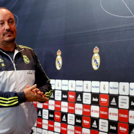 Rafa Benítez, técnico del Real Madrid, a su llegada a la rueda de prensa que ofreció al término del entrenamiento, en la que denunció que sufre "una campaña" junto a su presidente Florentino Pérez y la plantilla, defendió su trayectoria ant