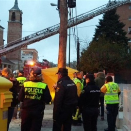 Agentes de la Policía Nacional y municipal de Madrid en el lugar del suceso. EUROPA PRESS