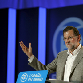 Mariano Rajoy, durante un acto electoral en la campaña del 20-D, en Estrepona (Málaga). REUTERS/Jon Nazca
