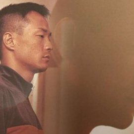 La televisión estatal china borra la cara del actor Wong Hei por criticar a líderes del país.