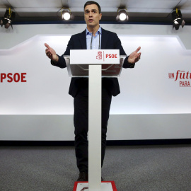 El secretario general del PSOE, Pedro Sanchez, durante la rueda de prensa tras la reunión de la Ejecutiva del partido. REUTERS/Juan Medina