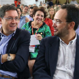 Óscar López y Antonio Hernando, durante el comité federal del pasado 5 de septiembre. EFE