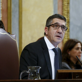 El recién elegido presidente del Congreso, Patxi López, se dirige a los diputados del Congreso durante la sesión constitutiva de la Cámara baja, que ha inaugurado hoy la XI legislatura./REUTERS