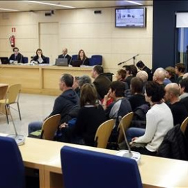 35 miembros de Batasuna aceptan hasta 2 años de cárcel, renuncian a la "violencia" y admiten el daño a las víctimas.- EFE