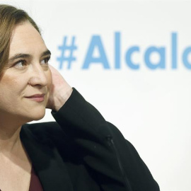 La alcaldesa de Barcelona, Ada Colau, en la conferencia anual del Colegio de Periodistas de Catalunya. / EFE