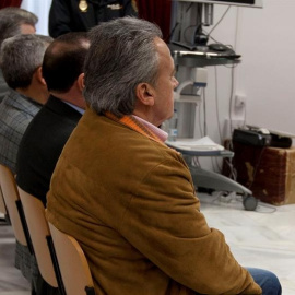 El exalcalde de Jerez de la Frontera, Pedro Pacheco, sentado de nuevo en el banquillo de acusados. EFE/Román Ríos