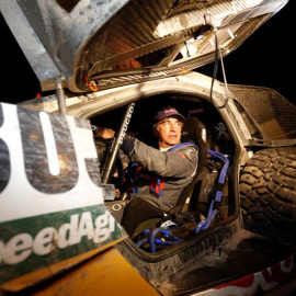 Carlos Sainz tras llegar a la meta este miércoles en la décima etapa del Dakar.