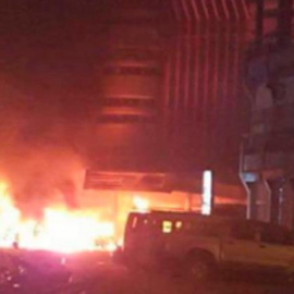 Captura de un vídeo que muestra el hotel Splendid de Ugadugú tras sufrir el ataque.