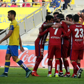 Los jugadores celebran uno de sus goles. / EFE