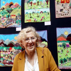 La alcaldesa de Madrid, Manuela Carmena, participa en la inauguración de la Feria de Artesanos este lunes en Santiago (Chile). Carmena se encuentra en Chile para participar en la III Cumbre Iberoamericana de Agendas Locales de Género, 'Muje