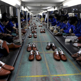 Trabajadoras de una fábicra de calzado en Lishui, en la provincia china de Zhejiang. REUTERS/Lang Lang