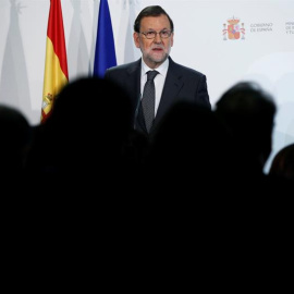 El presidente del Gobierno en funciones, Mariano Rajoy, durante su intervención en la inauguración del Foro Exceltur de liderazgo turístico celebrado en el recinto ferial de IFEMA. EFE/Juan Carlos Hidalgo