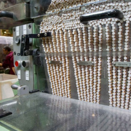 Proceso de fabricación de tabaco en la empresa Altadis en La Rioja. EFE/Raquel Manzanares