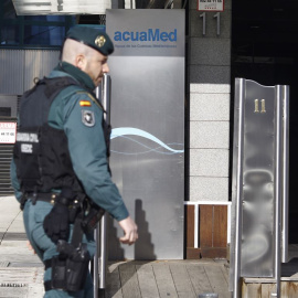 La Guardia Civil encontró una cantidad cercana a los 100.000 euros en metálico en el marco de los registros realizados en la 'operación Frontino'. EP