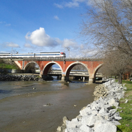 El río Manzanares, a su paso por el Puente de los Franceses.
