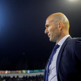 Primer tropiezo de Zidane.  EFE/PACO PUENTES