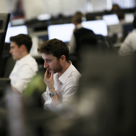 Operadores del mercado en Londres. REUTERS