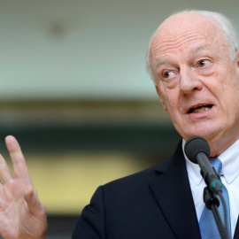 El mediador de la ONU para Siria, Staffan de Mistura, da una rueda de prensa tras la primera reunión de negociaciones para la paz en Siria, en Ginebra, Suiza, hoy 29 de enero de 2016. Mistura dijo que el domingo próximo puede tener una prim