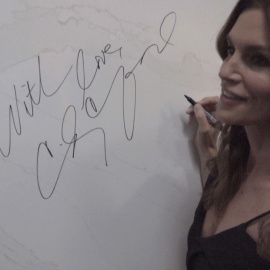 Cindy Crawford espectacular en el evento de 'Cosetino'