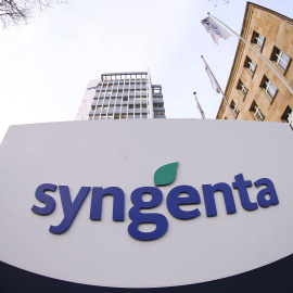 Logo de la empresa agroquímica Syngenta delante de su sede en Basilea. REUTERS/Arnd Wiegmann
