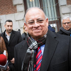 Mario Isea, a la salida del Ministerio de Exteriores tras ser convocado por última vez por el Gobierno. - EFE