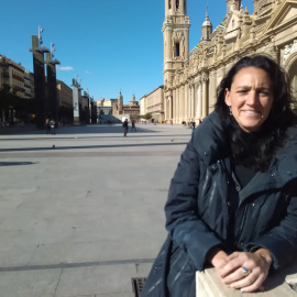 La politóloga Cristina Monge, en la plaza del Pilar, que se convirtió en el espacio del 15M zaragozano durante la movilización de los indignados./E.B