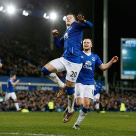 Everton y Newcastle, dos de los equipos ingleses que más se han gastado, se midieron ayer en Goodison Park. /REUTERS
