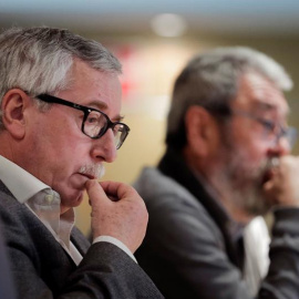 El secretario general de CCOO, Ignacio Fernández Toxo, junto al líder de UGT, Cándido Méndez. / EMILIO NARANJO (EFE)
