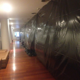 Obras en el pasillo de la primera planta del Congreso, en la zona de Ciudadanos. J.A.B.