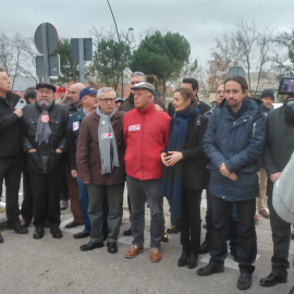 Algunos de los acusados conocidos como 'Los ocho de Airbus' junto a Pablo Iglesias, Cándido Méndez e Ignacio Toxo, entre otros. JAIRO VARGAS