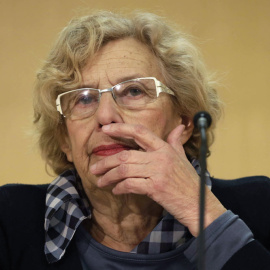 La alcaldesa de Madrid, Manuela Carmena, durante la rueda de prensa ofrecida por el caso de los titiriteros. EFE