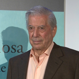 Mario Vargas Llosa, ingresado tras una repentina caída