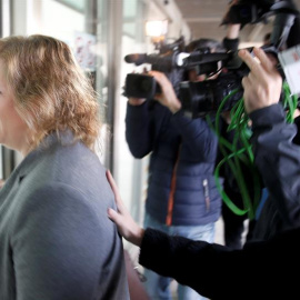 La concejal del Ayuntamiento de Valencia, Mari Angels Ramón-Llin (PP), a su llegada a los juzgados de la Ciudad de la Justicia, donde ha declarado como investigada por un supuesto delito de blanqueo ante el juez del denominado caso Imelsa. 