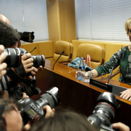 La presidenta del PP de Madrid, Esperanza Aguirre, durante su comparecencia en la comisión de corrupción de la Asamblea de Madrid para analizar las contrataciones efectuadas por la Agencia de Informática y Comunicaciones (ICM) autonómica, i