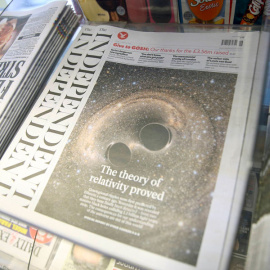 Ejemplares de 'The Independent' en un quiosco de Londres. REUTERS/Neil Hall