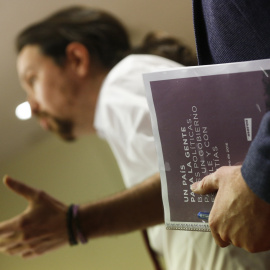 Pablo Iglesias durante la presentación del documento que ha ofrecido a Podemos, IU y Compromís para formar un gobierno de cambio. - REUTERS