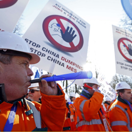 Trabajadores del acero europeos participan en una manifestación en el centro de Bruselas. REUTERS