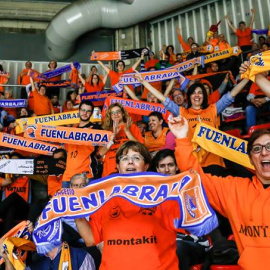 La afición del Montakit Fuenlabrada en Zaragoza.- ACB