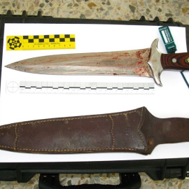 El puñal requisado al detenido.- GUARDIA CIVIL
