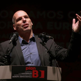 Varoufakis agradece a los españoles que no creyeran las "mentiras" de Rajoy y Guindos. /EFE