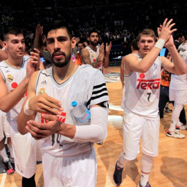 Los jugadores del Real Madrid celebran el pase a semifinales tras vencer al Montakit Fuenlanbrada. /EFE