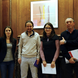 Pablo Iglesias, junto a Irene Montero, Mónica Oltra y Joan Baldoví, en el Congreso. / EFE