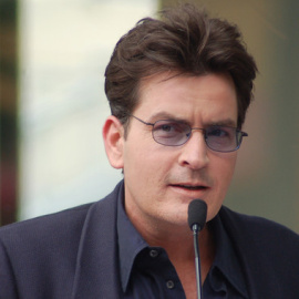 El 17 de noviembre de 2015 Charlie Sheen anunció que era portador del VIH. / Wikipedia
