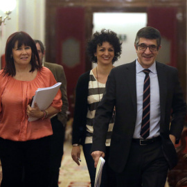El presidente del Congreso, Patxi López, presidente, y la vicepresidenta segunda, Micaela Navarro, a su llegada a la reunión de la Mesa del Congreso. EFE/Javier Lizon